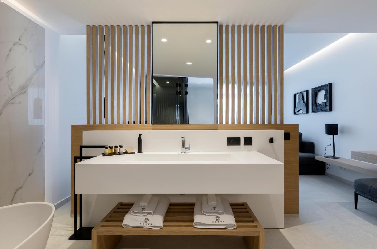 Superior Swim up Suite