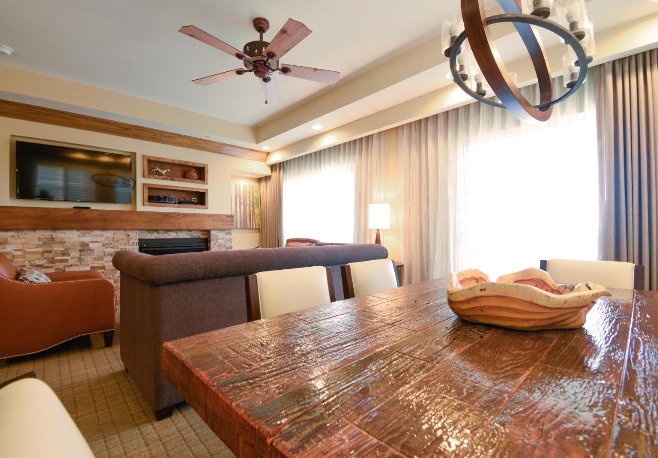 Two Bedroom Villa with Kitchen & Fireplace