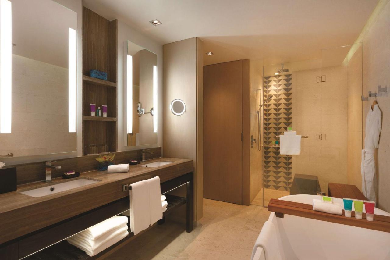 Junior King Suite Oceanfront