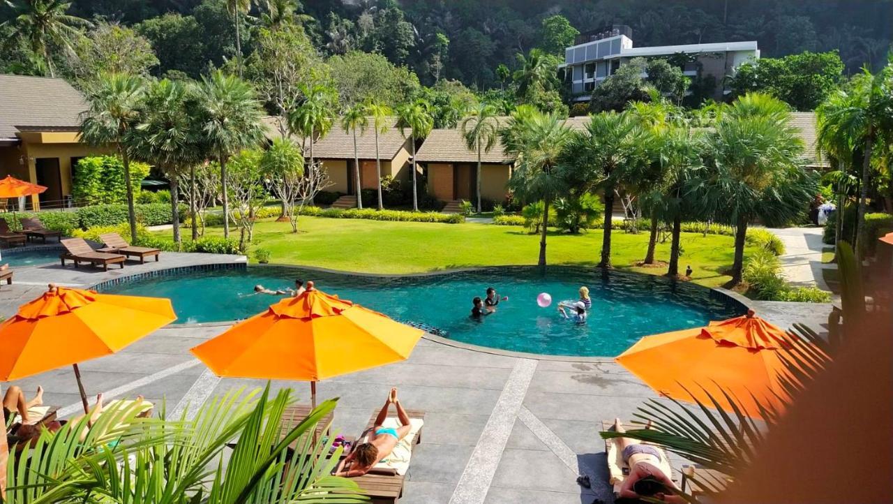 Deluxe Triple Room with Pool & Mountain view