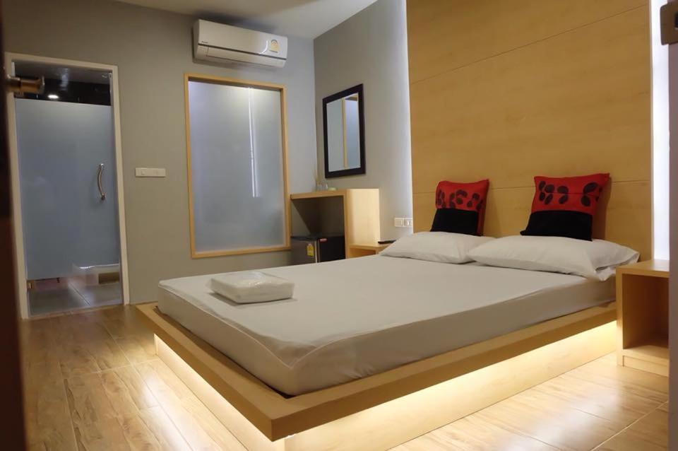 Queen Room with Pool View