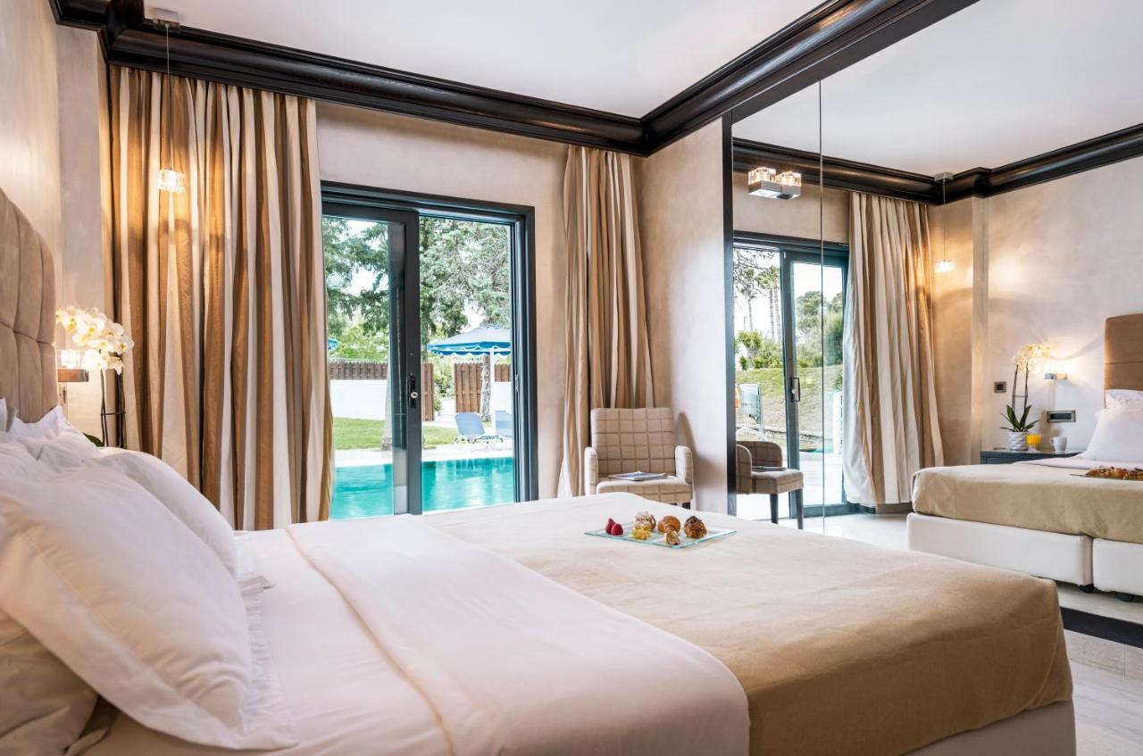 Twin Room with Shared Pool