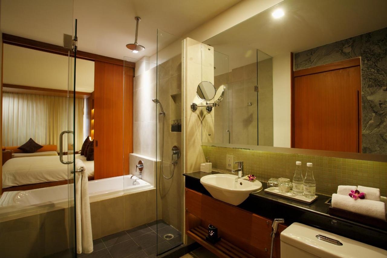 Deluxe Double Room Pool View Daily Complimentary Minibar,1257880618:JPEG