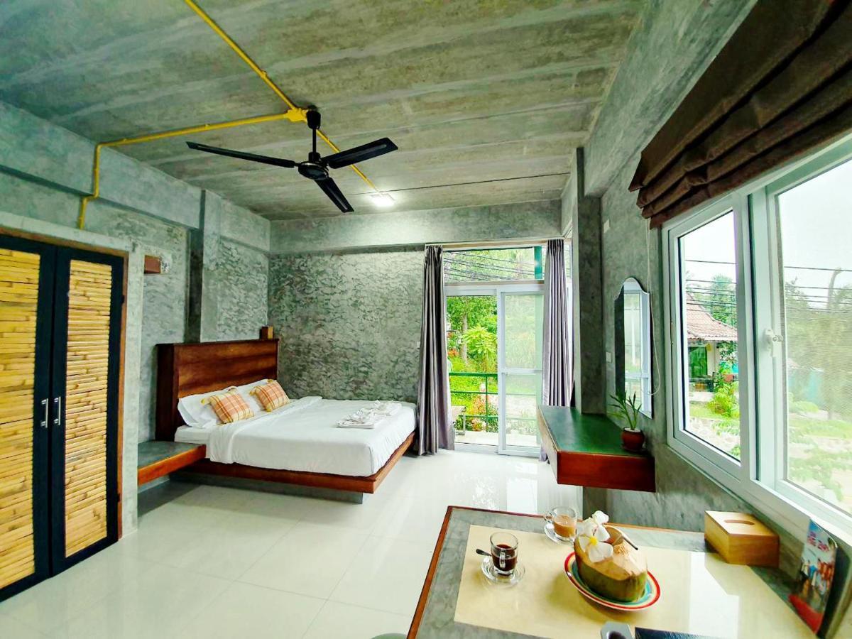 Standard Queen Room