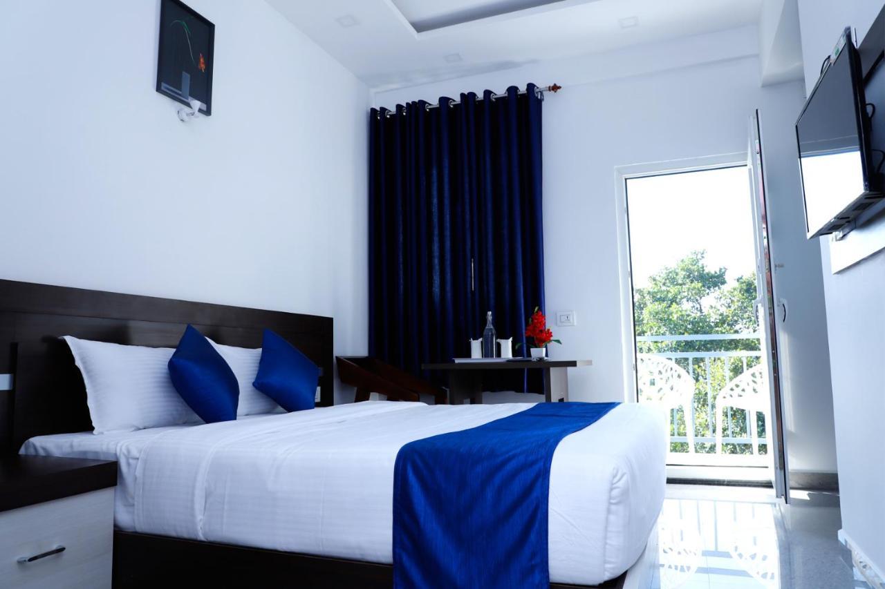 Deluxe Double Room (2 Adults + 1 Child),973438480:JPEG