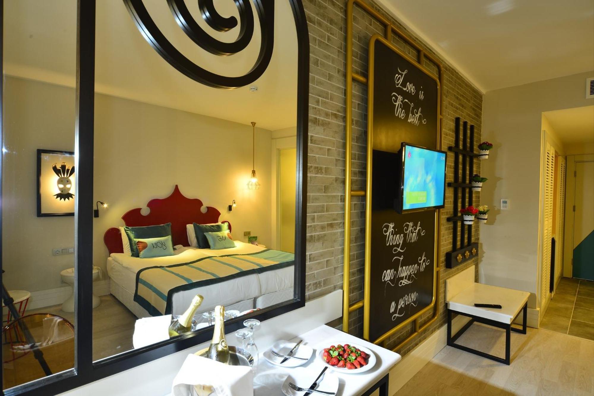 Deluxe Double or Twin Room Pool Access