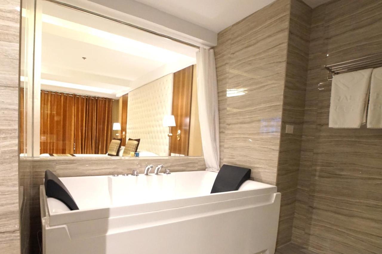Admiral Suite