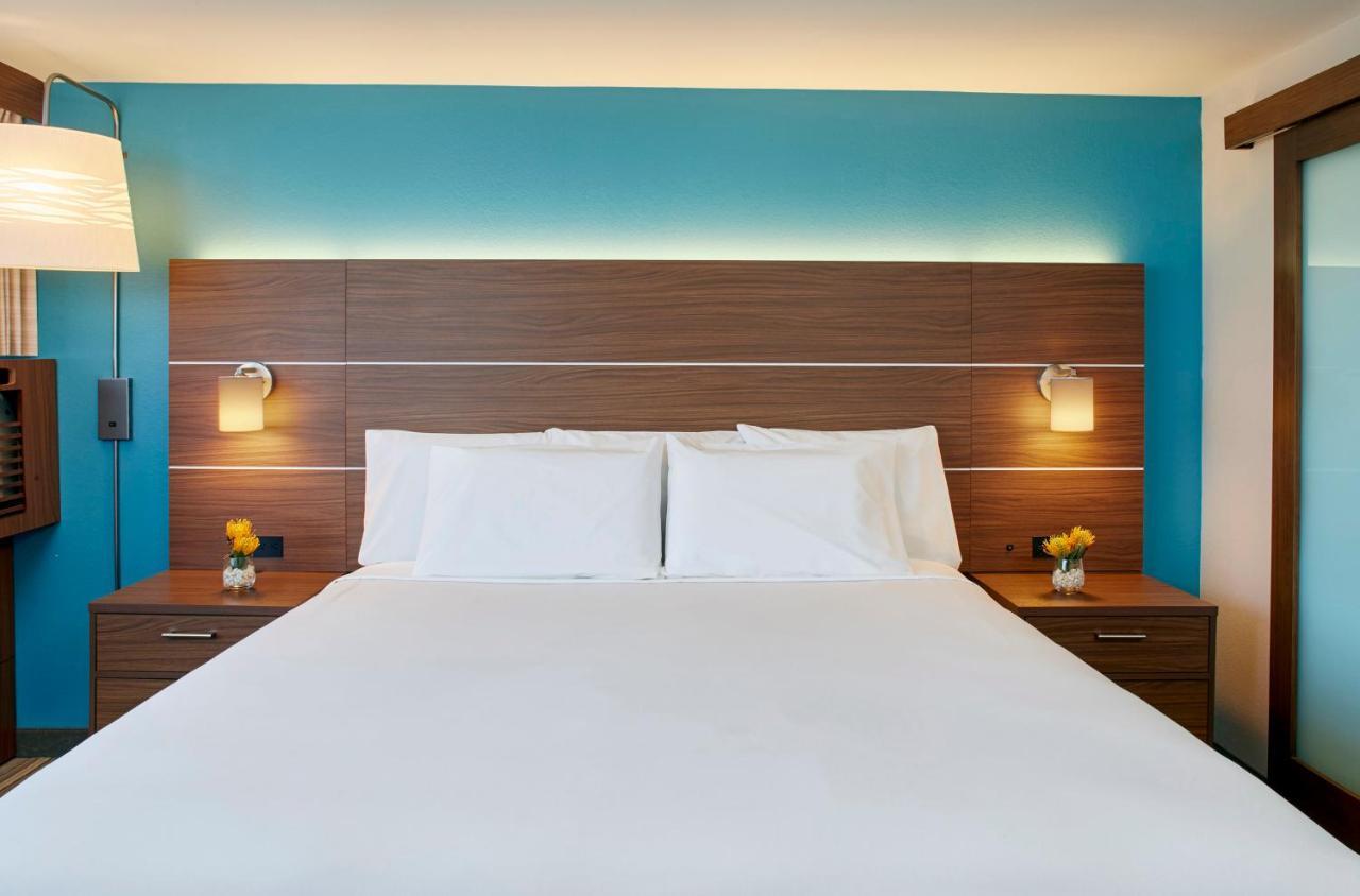 Deluxe King Room with City View,1252075108:JPEG