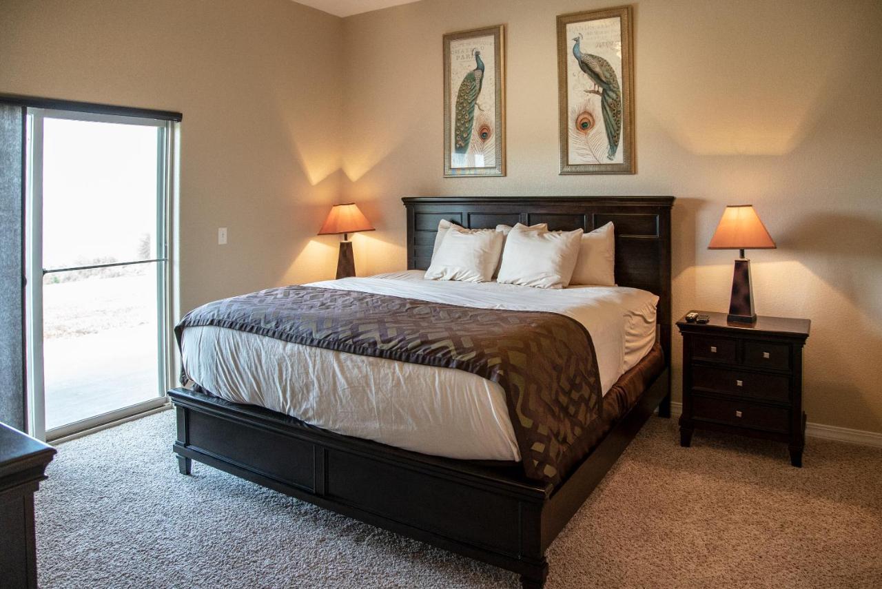 Four-Bedroom Apartment with Lake View