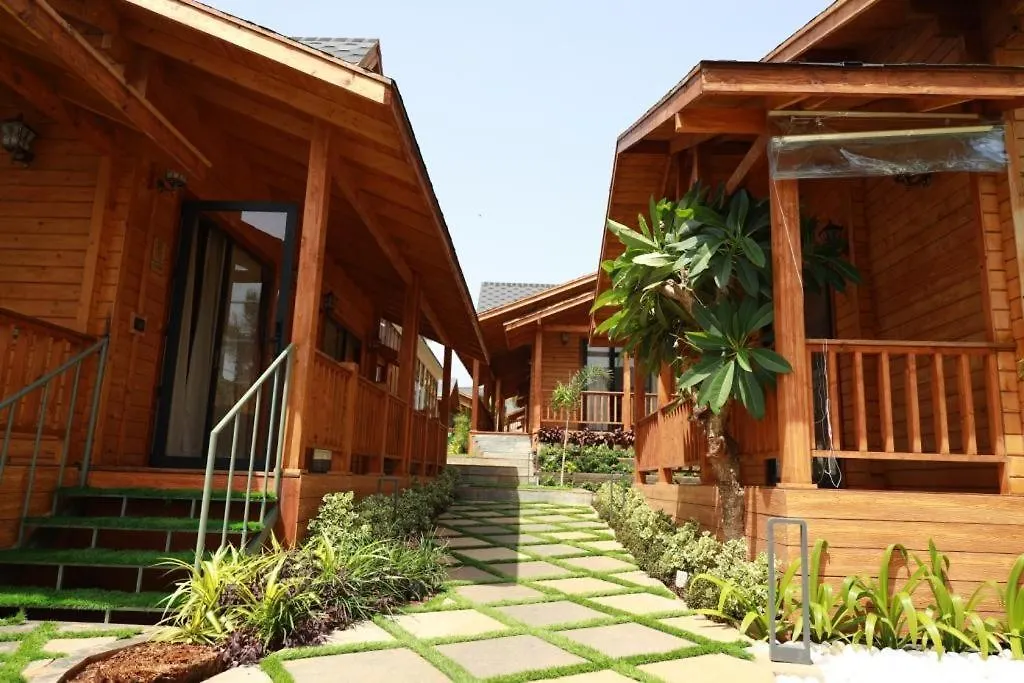 Foxoso Aaristo Baga Beach Resort-1