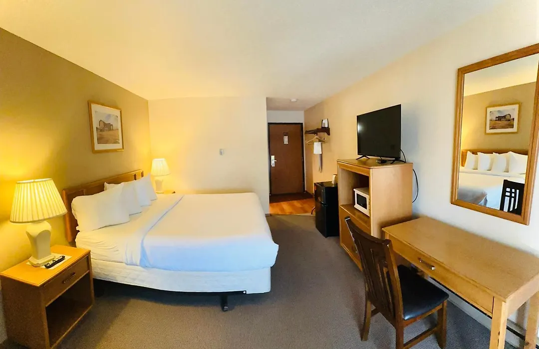 The Lodge At Leathem Smith-1