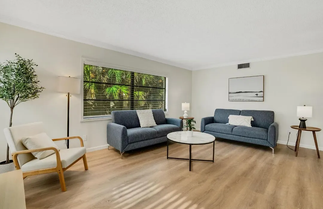2Br Modern Beach Condo - Steps To Clearwater Beach ➠ 676 Mandalay 111-1