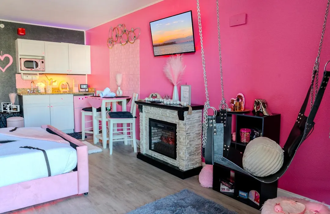 50 Shades Of Grey - Romance Suite! Couples Retreat 717-1