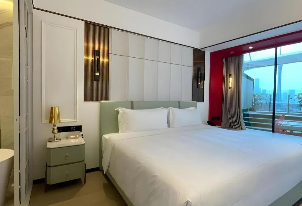 Yoho Resorts World Hotel-1