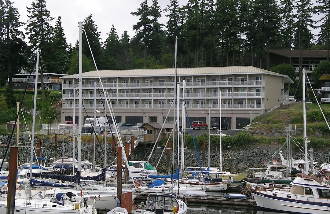 Beach Gardens Resort And Marina-1