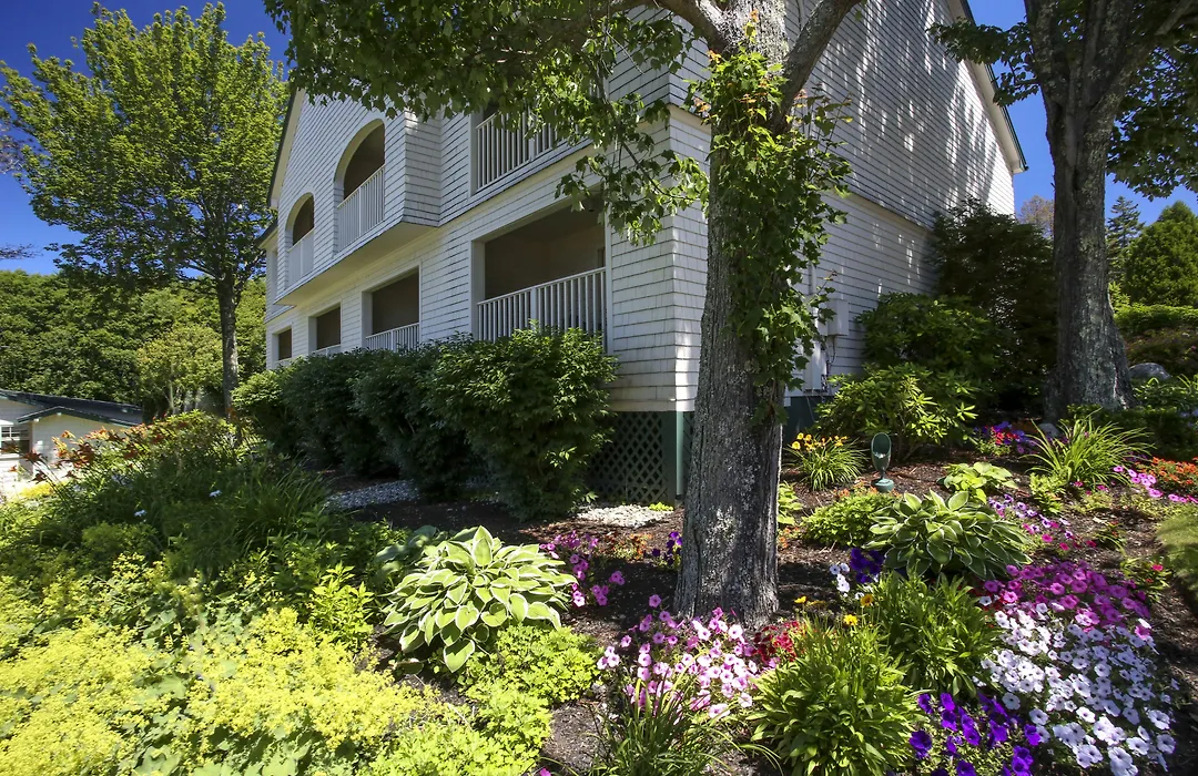 Spruce Point Inn Resort And Spa-1