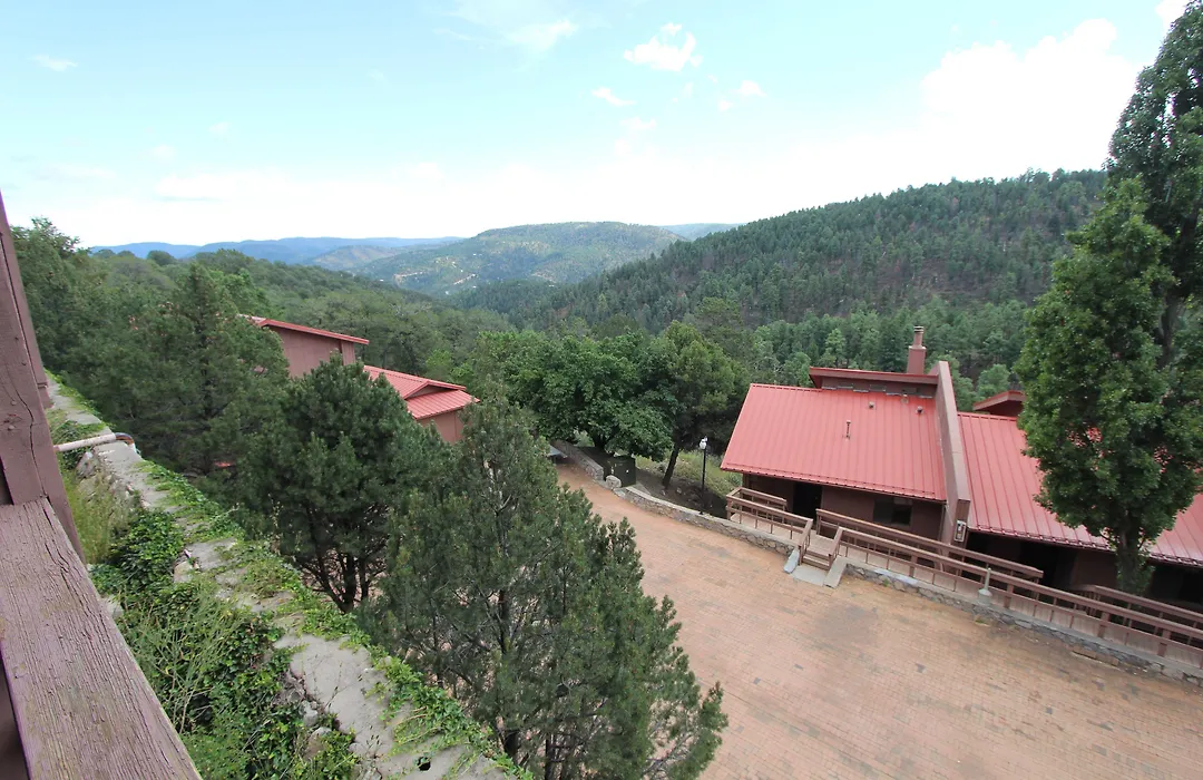 Crown Point Resort-1