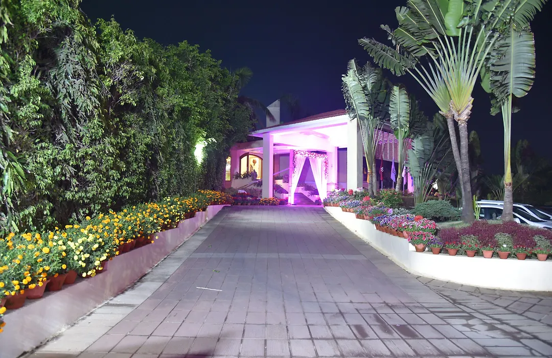 The Hans Coco Palm Beachfront Resort-1