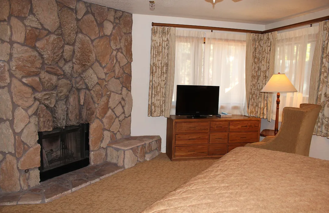 Getaways At Snow Lake Lodge-1