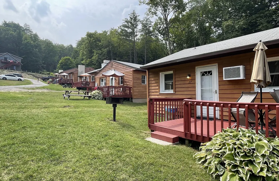 Hill View Motel And Cottages-1