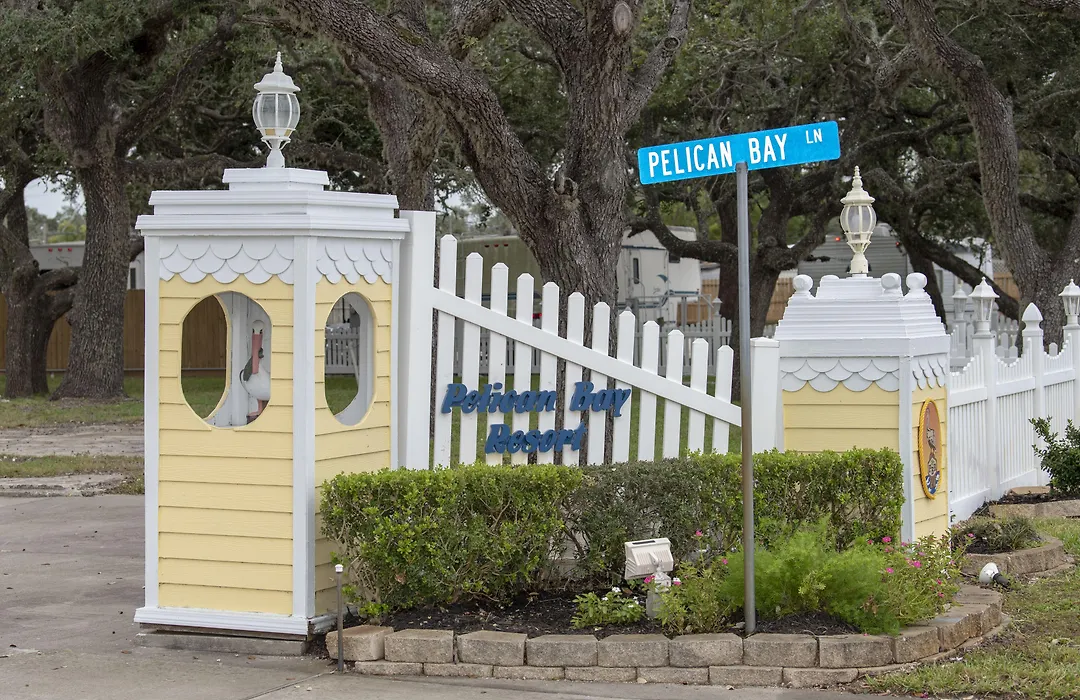 D&R Pelican Bay Resort-1