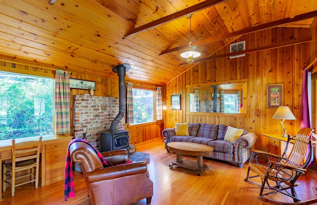 Lake Creek Lodge-1