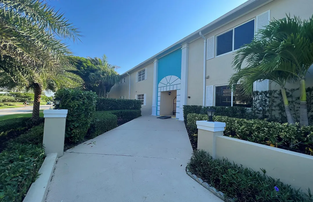 Gulfstream Manor-1