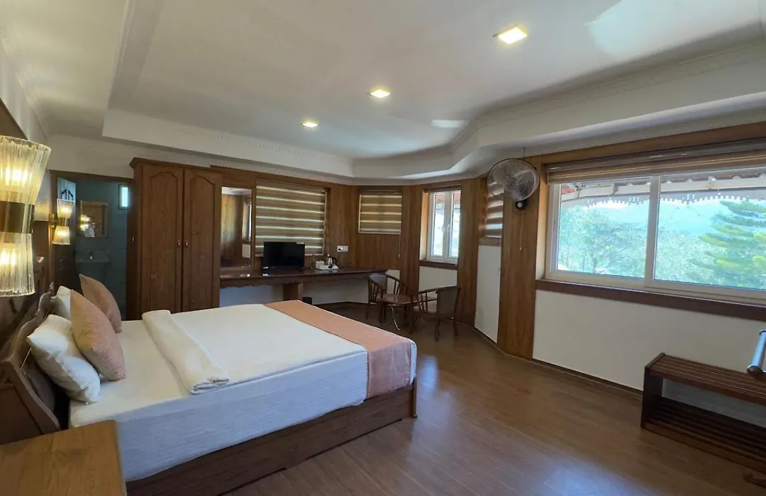 Hillock Bungalow Kuttikkanam-1