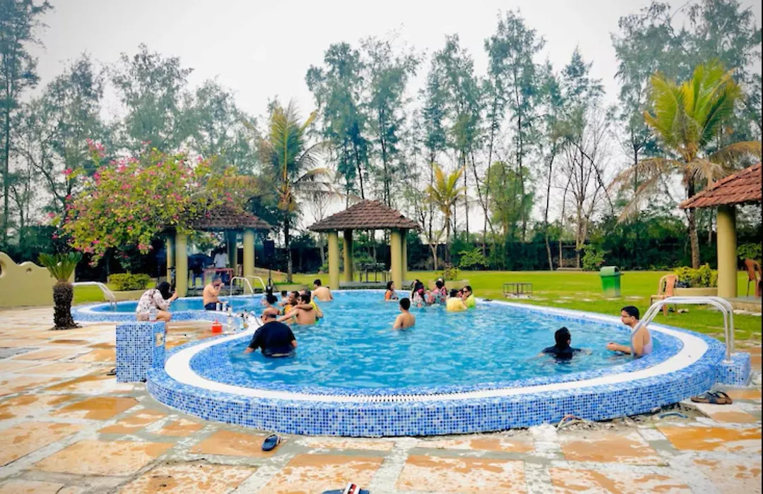 Breathing Earth - Rooms And Pool-1