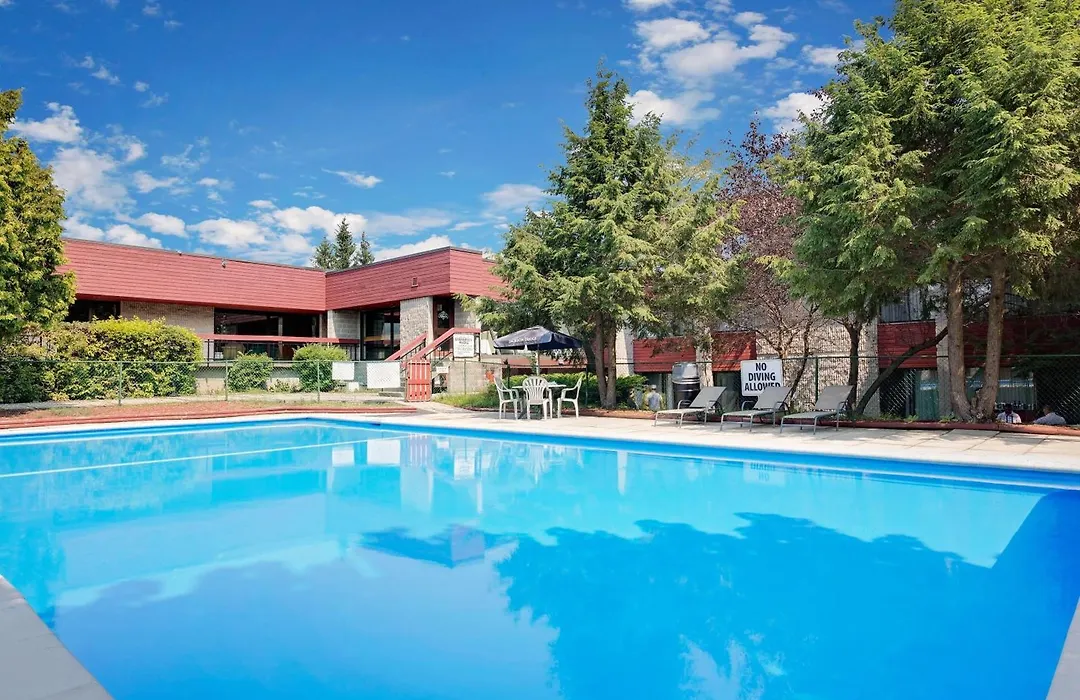 Ramada By Wyndham Pinewood Park Resort North Bay-1