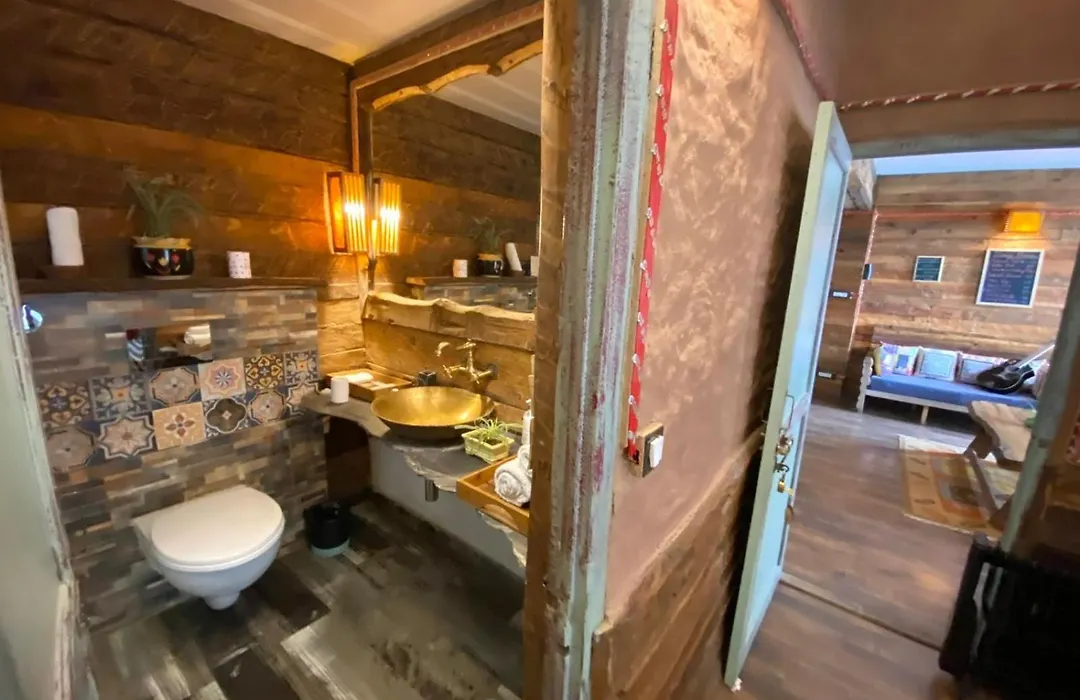Meenabagh Villa Rooms & Cafe-1