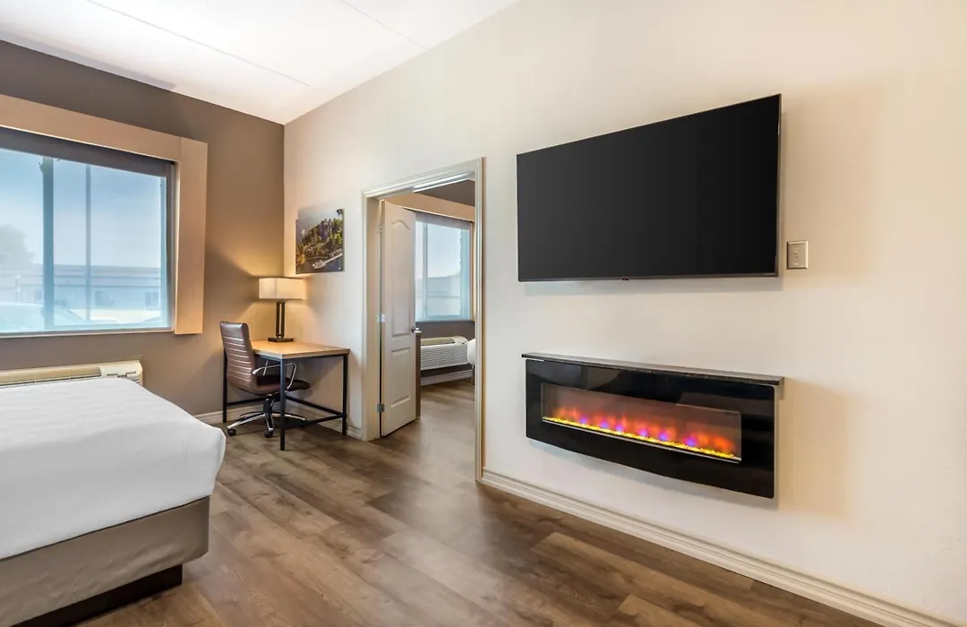 Best Western Plus 1000 Islands Hotel & Suites- Newly Renovated-1