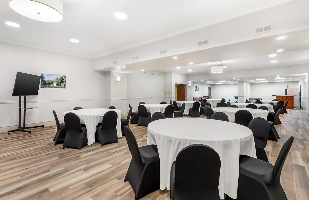 Best Western Plus 1000 Islands Hotel & Suites- Newly Renovated-1