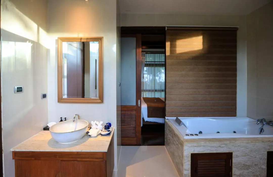 Akira Lipe Resort-1