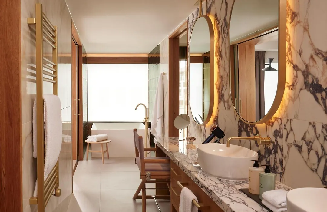 The Botree London, Curio Collection By Hilton-1