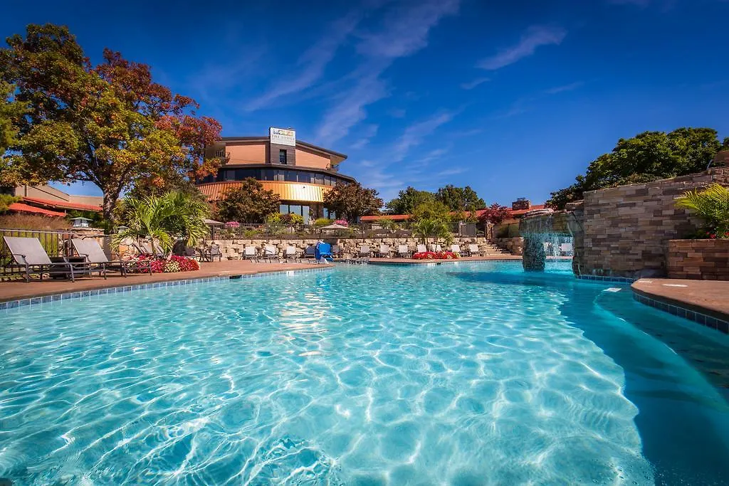 Lodge Of Four Seasons Golf Resort, Marina & Spa-1