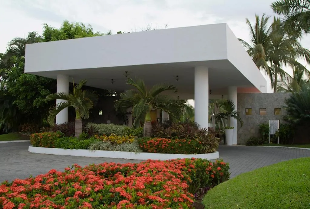 Ocean Breeze Acapulco-1