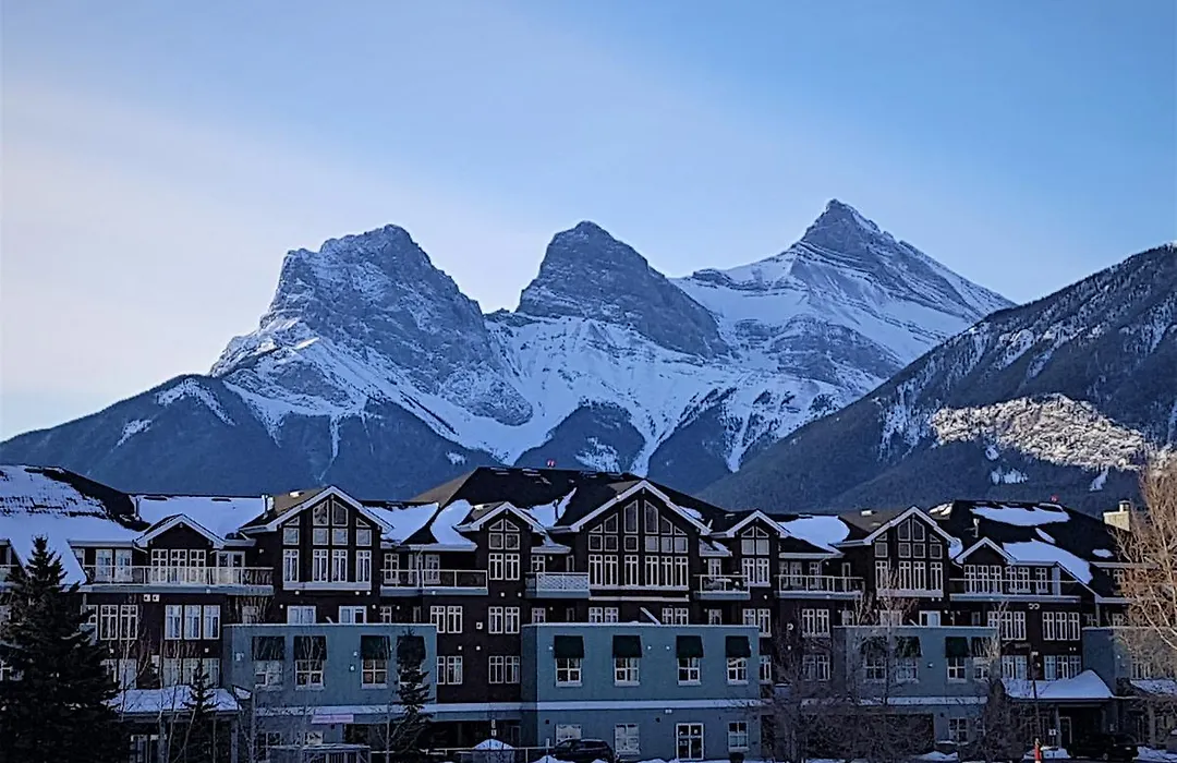 Sunset Resorts Canmore And Spa-1