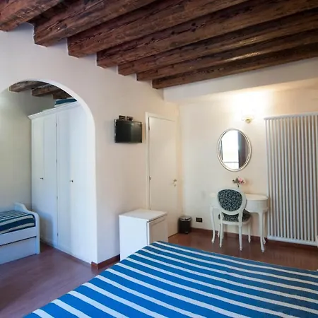 Venice Resorts GuestHouse vicino Piazzale Roma e Stazione-3