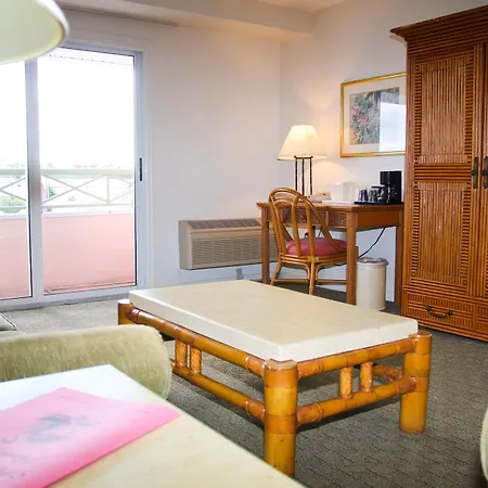 Castaways Resort And Suites-2