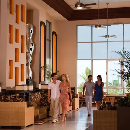 Hotel Riu Emerald Bay-3