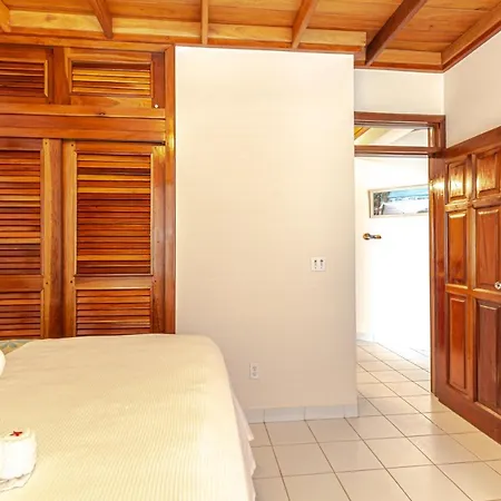 Coral Bay Villas - Lionfish Suite-3