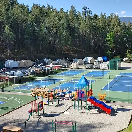 Akiskinook Resort: Lakeside Family Retreat with Diverse Amenities-2