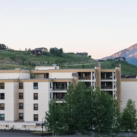 The Plaza Condominiums, A Vail Resorts Property-3