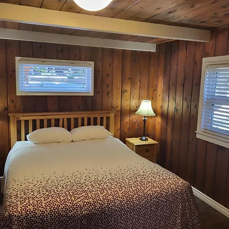 Riverbend Cottage & Rv Resort-3