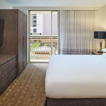 Embassy Suites By Hilton Waikiki Beach Walk-2