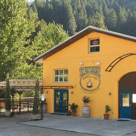 Strawhouse Resorts-3