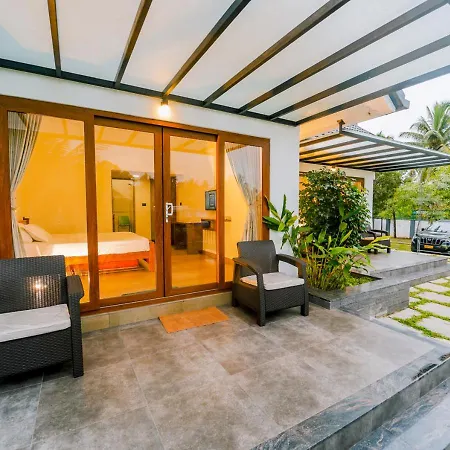 La Riva Lakeside Private Pool Villa Kochi By Voye Homes-2