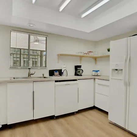 2Br Modern Beach Condo - Steps To Clearwater Beach ➠ 676 Mandalay 111-3