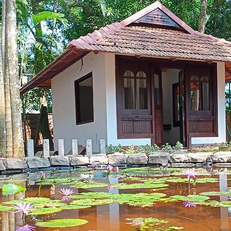 Shantitheeram Ayurveda Lakeside Heritage Resort-3